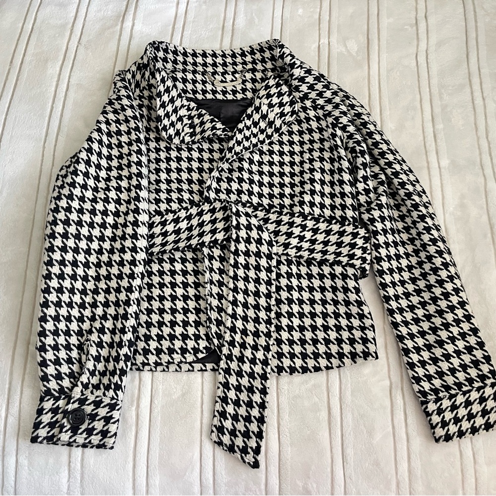 Forever 21 Black and White Houndstooth Jacket
